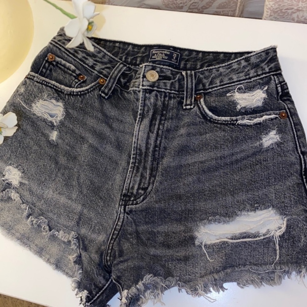 Abercrombie & Fitch black ripped Jean shorts!